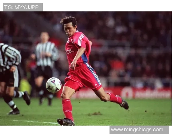 最近三十年足球明星的辉煌历程与传奇瞬间回顾 最近三十年足球明星的辉煌历程与传奇瞬间回顾